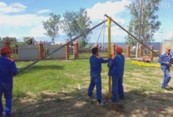 Установка забора на винтовых сваях