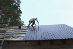 Как покрыть крышу профлистом своими руками