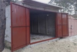Металлические распашные гаражные ворота