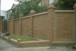 Строительство кирпичного забора