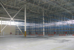 Установка каркасной основы для вместительного склада