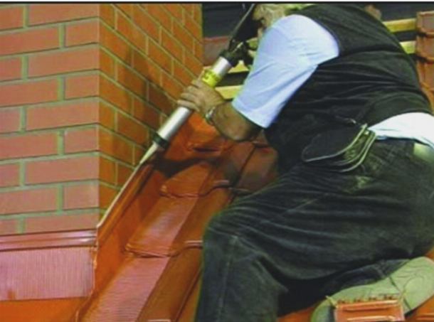 Герметизация просвета между фартуком и кирпичной кладкой Герметизация просвета между фартуком и кирпичной кладкой