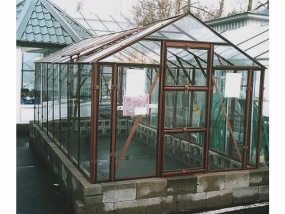 Каркас из профильных труб отлично подходит для дальнейшего остекления Каркас из профильных труб отлично подходит для дальнейшего остекления