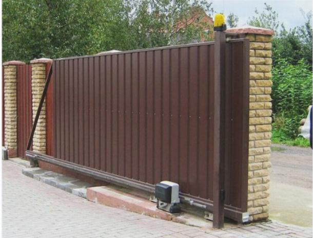 Консольная балка расположена внизу Консольная балка расположена внизу