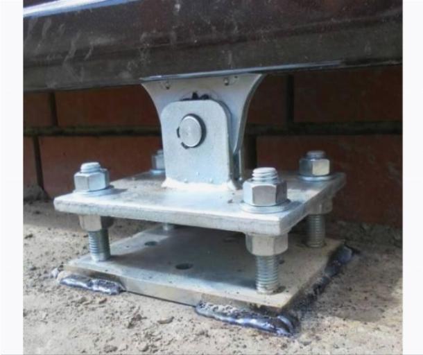 Закрепление роликовой каретки на швеллере